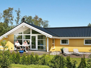 Stylish Holiday Home with Indoor Whirlpool at V ggerl se Bogø By